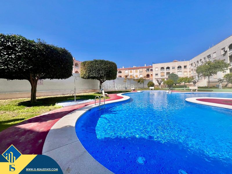 Foto b563901e-8152-4e00-9c9f-ac611112a217. Pis amb piscina a El Acequión Torrevieja