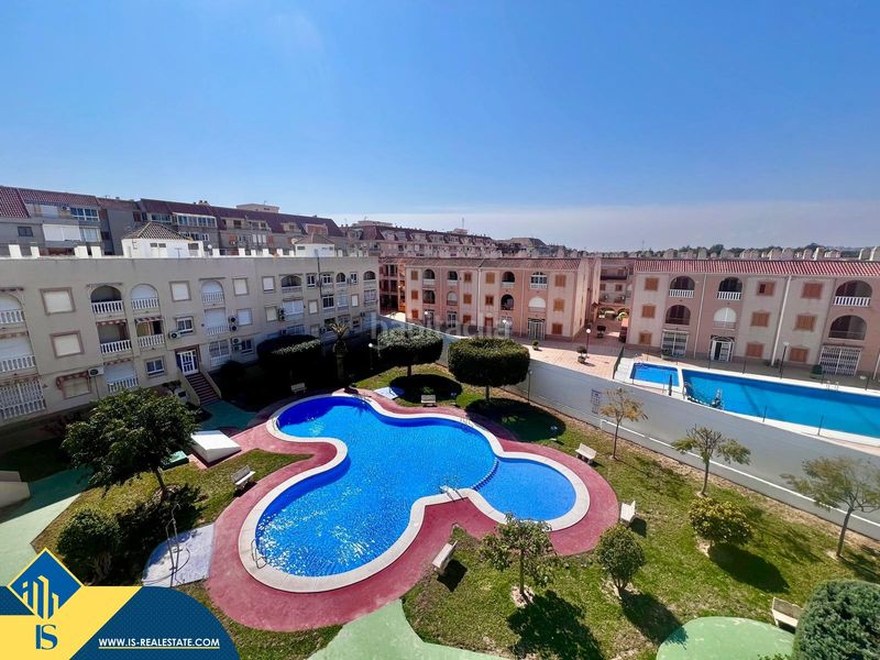Foto bf090807-df85-481b-9960-ccf7e36d3ed7. Pis amb piscina a El Acequión Torrevieja