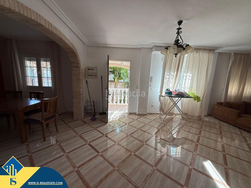Foto 09ab1c53-bbbe-4743-91af-0dcead5a7c7e. Casa amb aparcament piscina a Campoamor Orihuela