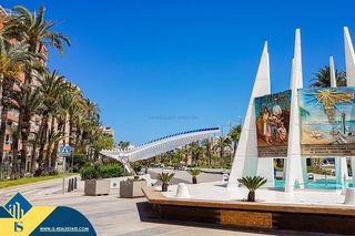 Flat in Las Piscinas Naturales. Apartamento con piscina comunitaria, en la provincia de alicante