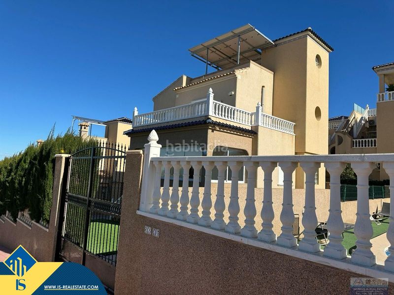 Foto 00d3818a-54fc-4942-9ff6-1a7e74783a61. Chalet mit parking in Los Almendros Orihuela