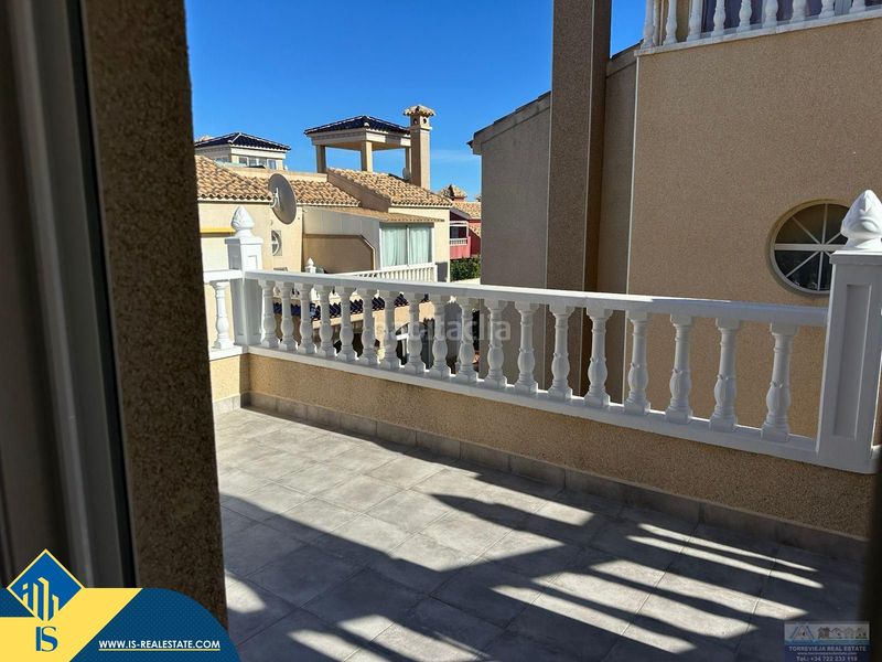 Foto 07398a93-4ce8-4d3c-a971-be067b3e13a7. Chalet mit parking in Los Almendros Orihuela
