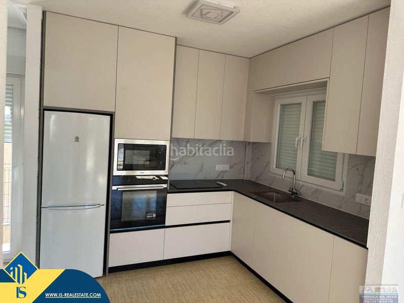 Foto 35354231-b1a3-4409-bd81-ede4a5ddd518. Chalet mit parking in Los Almendros Orihuela