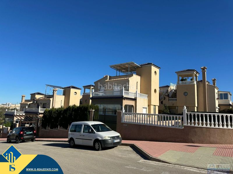 Foto 49a7b187-e4b6-4bf1-9556-ab97f263643b. Chalet mit parking in Los Almendros Orihuela