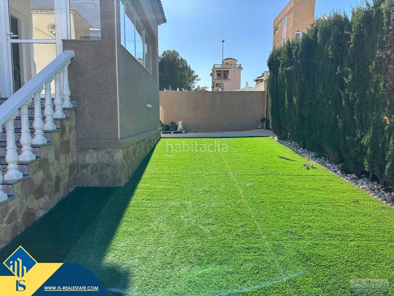 Foto 5778c2c1-981a-46e0-9360-b783dd3d96d3. Chalet mit parking in Los Almendros Orihuela