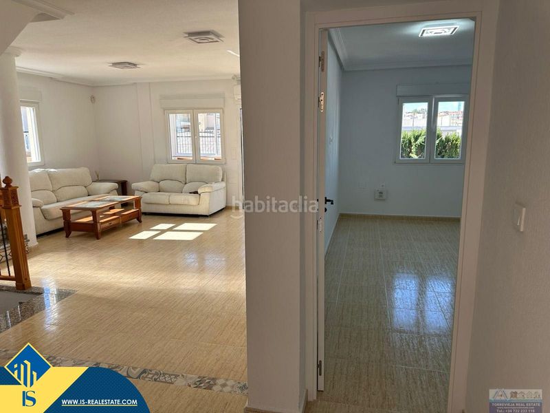 Foto c6e72506-5423-44a1-89e1-f124b3ebce0b. Chalet mit parking in Los Almendros Orihuela