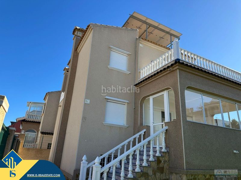 Foto ca140b11-5b9a-4bb5-9ae9-d7d21404bf93. Chalet mit parking in Los Almendros Orihuela