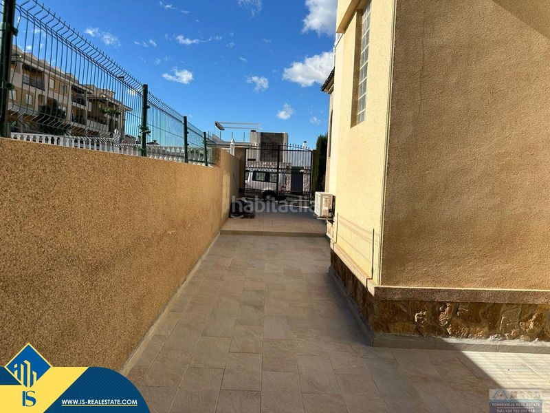 Foto de78b5a0-43a3-4295-9198-196ea4a9ddf4. Chalet mit parking in Los Almendros Orihuela