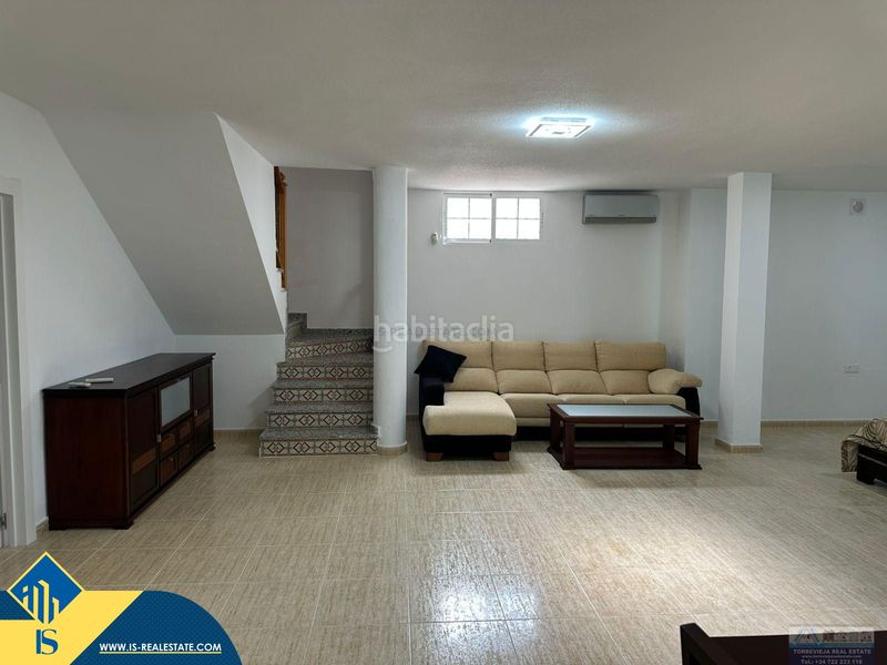 Foto e71daadf-f646-4783-aafc-b51aabdbebb9. Chalet mit parking in Los Almendros Orihuela