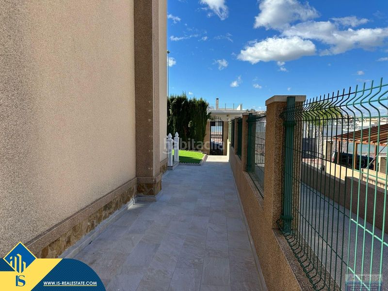 Foto ec96c556-5736-47e8-84a4-1a145d26edb2. Chalet mit parking in Los Almendros Orihuela