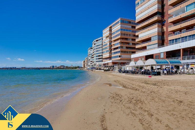 Foto 4b69dcf2-b1ee-4fb2-9d4f-55078bf58b8f. Pis amb piscina a El Acequión Torrevieja