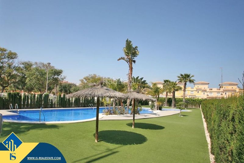 Foto 323b1ebc-3806-41ab-b8f6-bc8287f26af7. Casa amb aparcament piscina a Aguas Nuevas Torrevieja