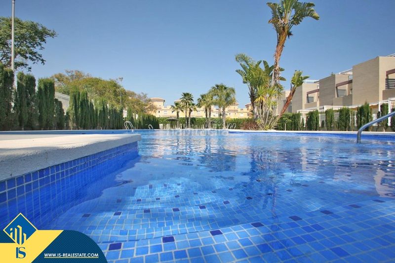 Foto 5cc3197d-3c3f-49cc-afbf-448cbc35ef50. Casa amb aparcament piscina a Aguas Nuevas Torrevieja