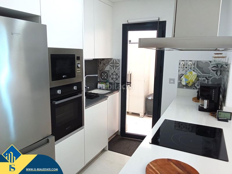 Foto 40dcc267-d135-4318-b6c9-49ea6668f3d1. Pis amb piscina a Antonio Machado Torrevieja