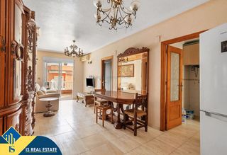 Piccolo appartamento in Las Piscinas Naturales. Apartamento con terraza en la provincia de alicante, en torrevie