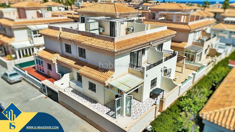 Foto 482e44e2-9a6b-4532-bedb-e37ce4d542c2. Casa amb piscina a Playa Flamenca Orihuela