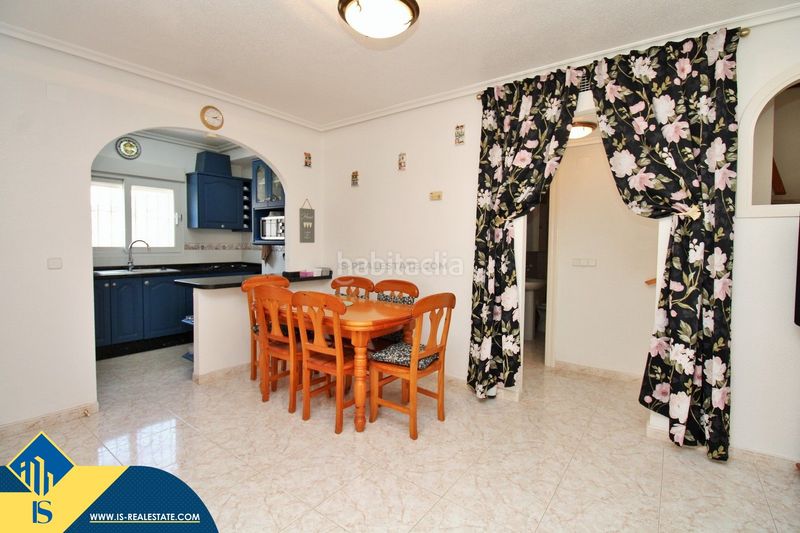 Foto 48ab5cd7-e1e7-409c-9db7-d3c80f7dafe9. Casa amb piscina a Playa Flamenca Orihuela