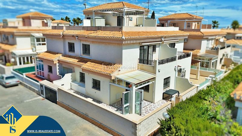 Foto bb7f68b2-0bf4-4514-88d4-fab5f24e2d83. Casa amb piscina a Playa Flamenca Orihuela