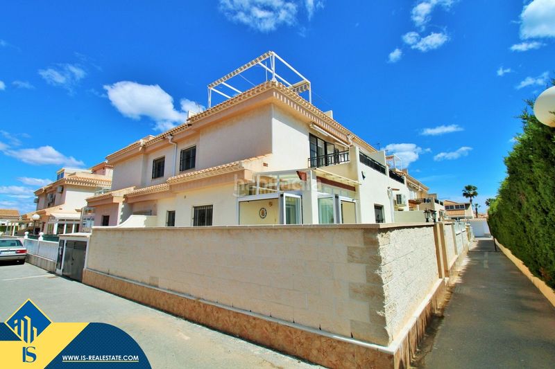 Foto c8821637-82bf-4160-8791-1b2c43432a8e. Casa amb piscina a Playa Flamenca Orihuela