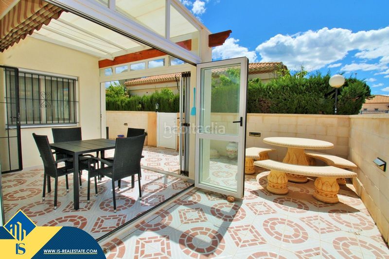 Foto ccd8508b-3516-40fe-b5b0-7af8a9ba0352. Casa amb piscina a Playa Flamenca Orihuela