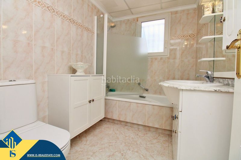 Foto e2dffee0-5ec8-40c6-85de-ceed1b7fe0f3. Casa amb piscina a Playa Flamenca Orihuela