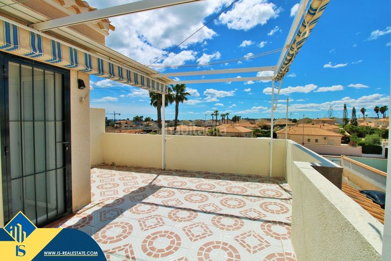 Foto f3e86142-35d0-490a-9d62-2699ff64aa10. Casa amb piscina a Playa Flamenca Orihuela