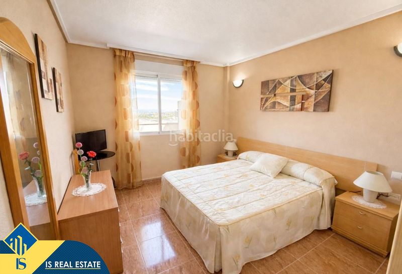 Foto 021e39eb-5e38-4750-a136-5d85f422a99b. Àtic amb calefacció aparcament piscina a Antonio Machado Torrevieja