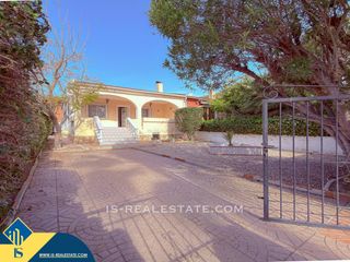 Chalet in Nueva Torrevieja. Villa con piscina privada, en la provincia de alicante, en la lo