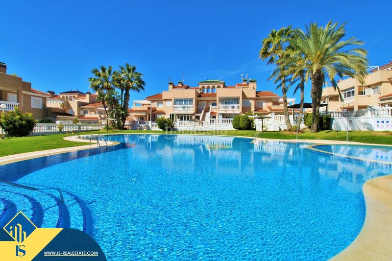 Foto abfafee1-96ce-48fb-8b73-14a1ecf7145e. Pis amb piscina a La Zenia Orihuela