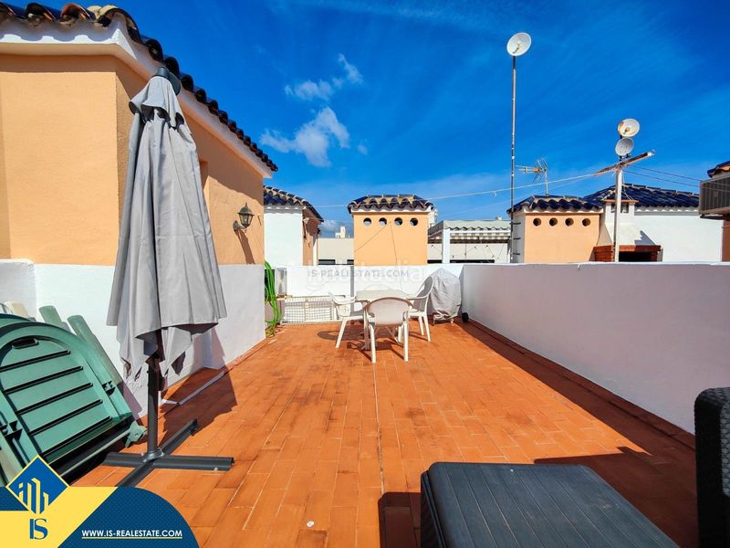 Foto 54d9550d-3e3b-4f7a-bc9b-f48f708b9404. Àtic amb aparcament piscina a Gaspar Perelló Torrevieja