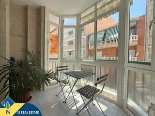 Piccolo appartamento in Avenida Habaneras - Curva de Palangre. Apartamento con terraza en venta en la provincia de alicante, to