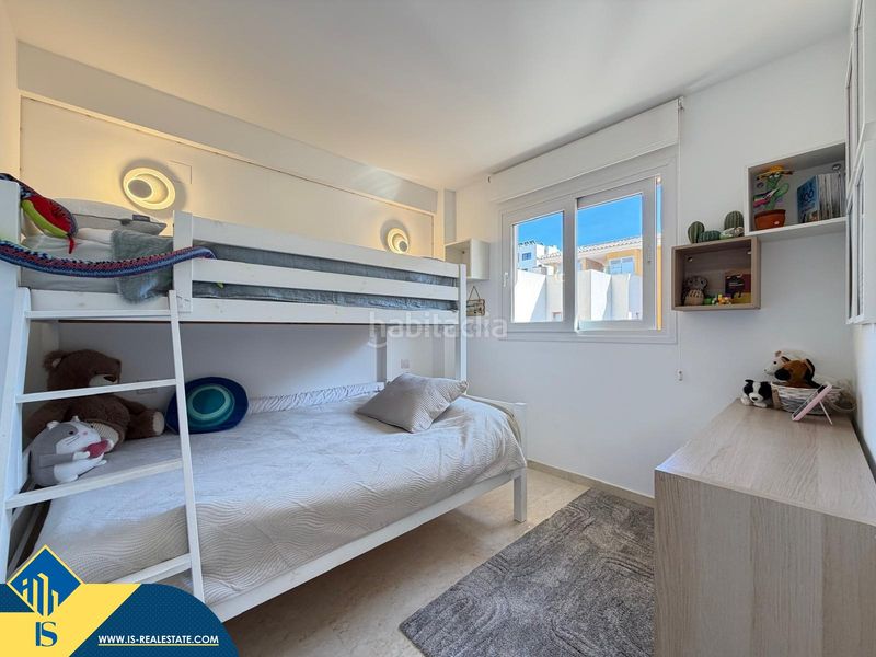 Foto 1cd4de85-ec62-4111-bd91-1e0065d251f7. Àtic amb aparcament piscina a Punta Prima Torrevieja