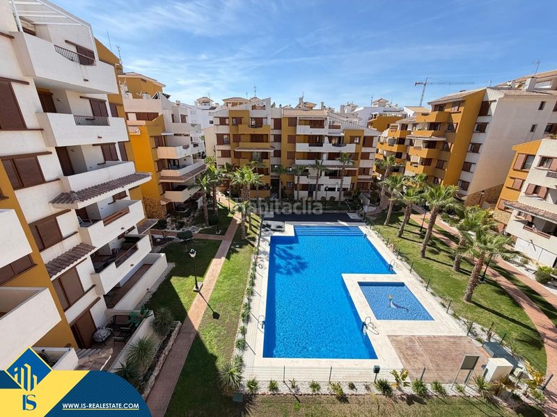 Foto 218814bd-a038-451b-a7d0-5543021e9f38. Àtic amb aparcament piscina a Punta Prima Torrevieja