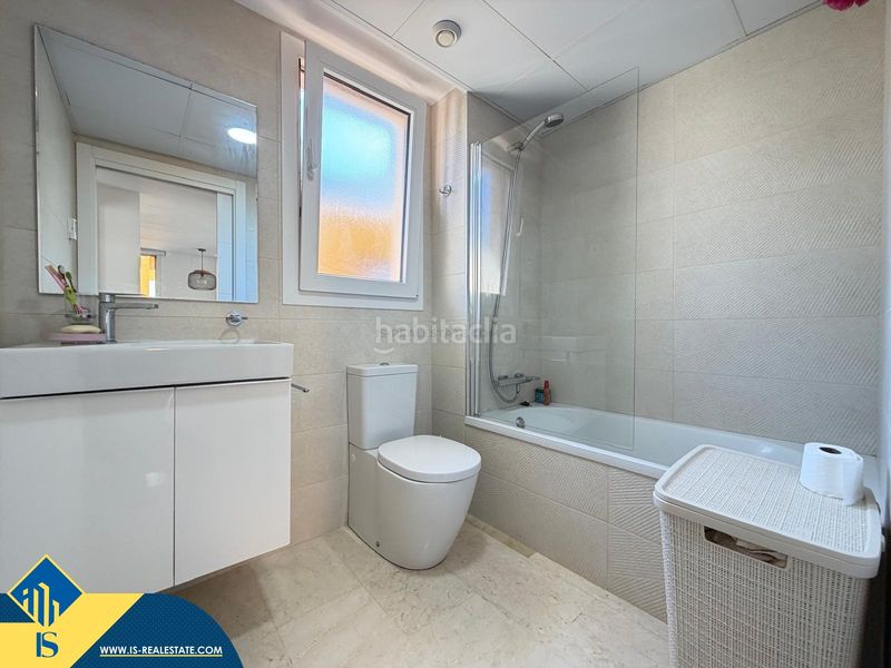 Foto 38eed4fc-c50c-4a98-8bb5-94f447c5bc96. Àtic amb aparcament piscina a Punta Prima Torrevieja