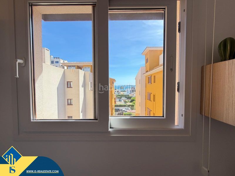 Foto 4b800d27-a579-4d75-ba2a-648fd327d4b1. Àtic amb aparcament piscina a Punta Prima Torrevieja