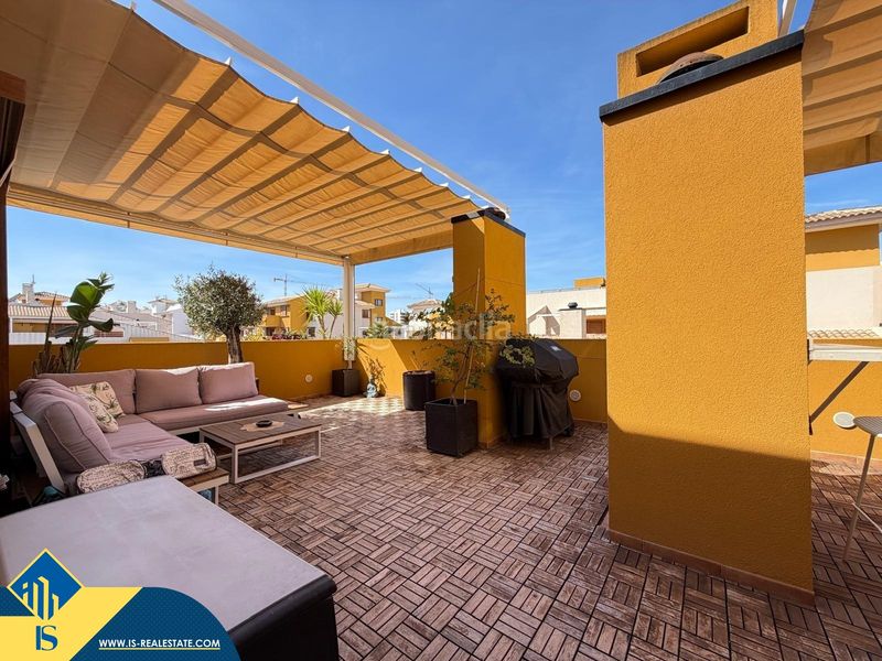 Foto 5e1bad0f-3c56-4699-abb7-11c109e38dc6. Àtic amb aparcament piscina a Punta Prima Torrevieja