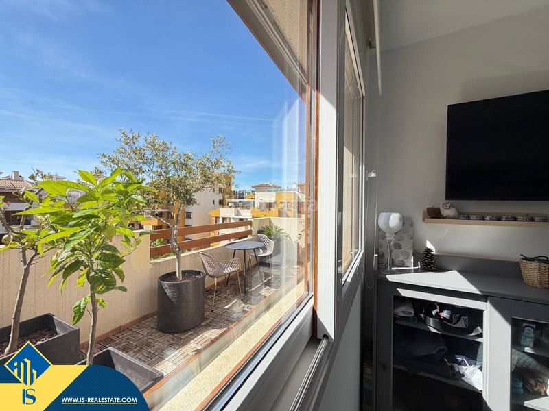 Foto 64e03f45-0196-47a4-b04a-2fa5cc280494. Àtic amb aparcament piscina a Punta Prima Torrevieja