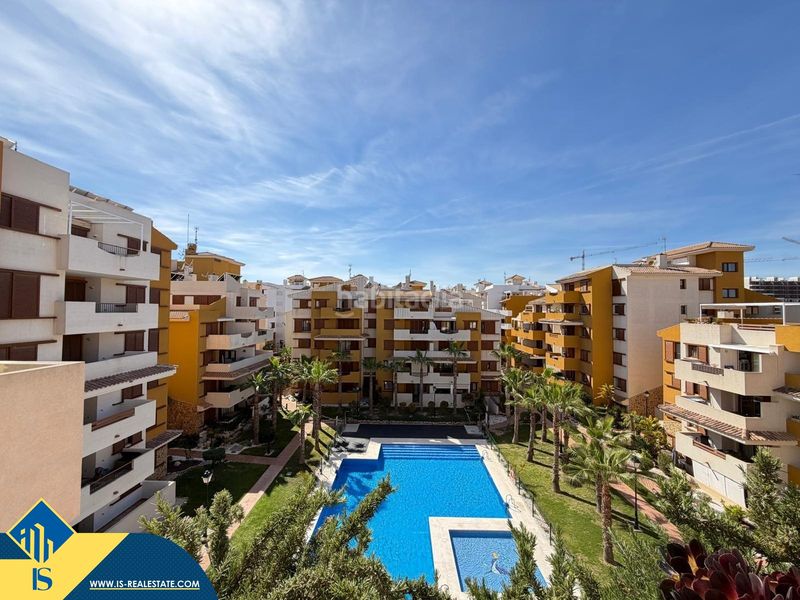 Foto 692084ca-b9c0-4ba7-8ae1-af80b290fc48. Àtic amb aparcament piscina a Punta Prima Torrevieja