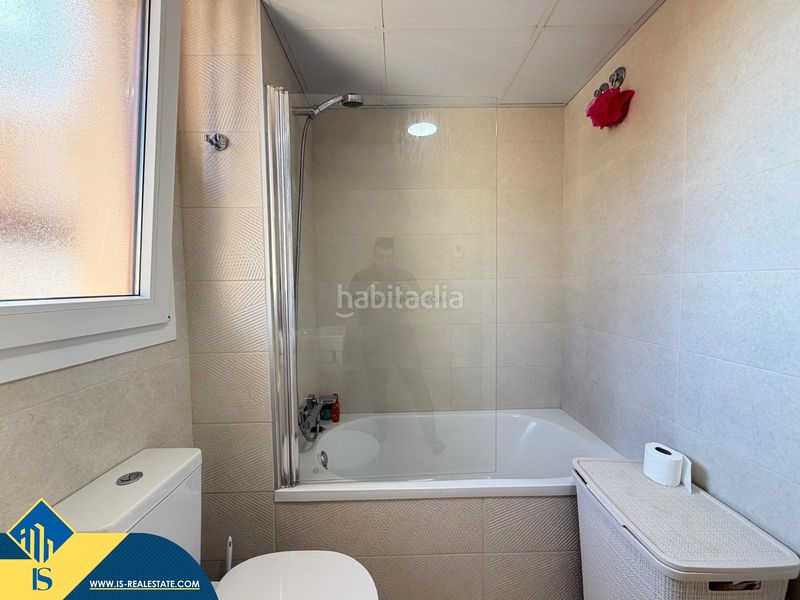 Foto a31682c7-2b3f-4314-b176-fcceca368dd5. Àtic amb aparcament piscina a Punta Prima Torrevieja