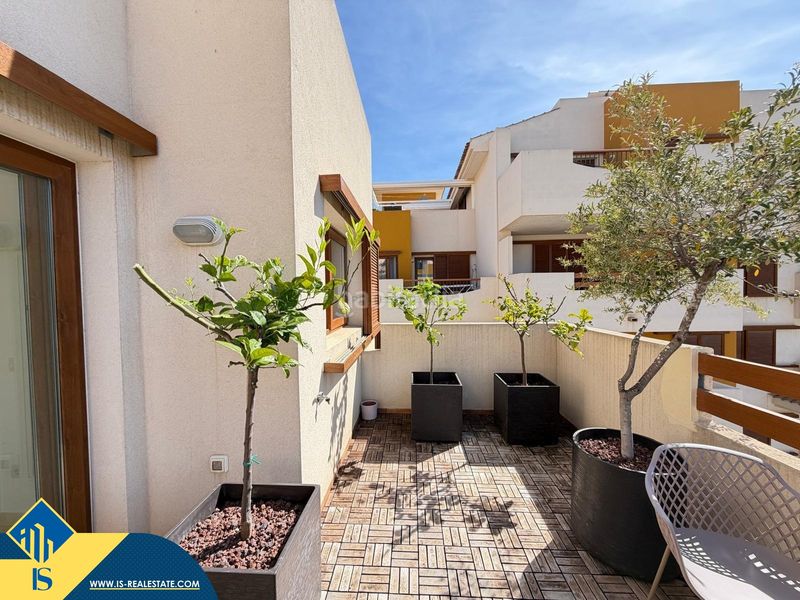 Foto ac488868-fe3d-47dd-aead-b59271face82. Àtic amb aparcament piscina a Punta Prima Torrevieja