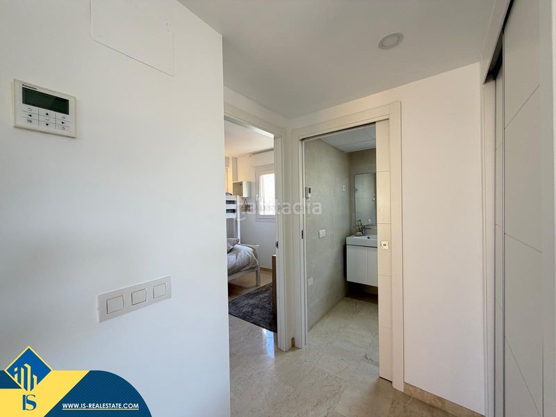 Foto b4fb2141-1115-4130-8929-135c44bce9ac. Àtic amb aparcament piscina a Punta Prima Torrevieja