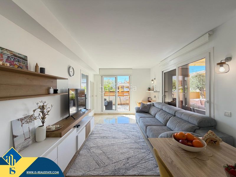 Foto c0443adb-2a6c-4d0e-99be-e172679e8936. Àtic amb aparcament piscina a Punta Prima Torrevieja