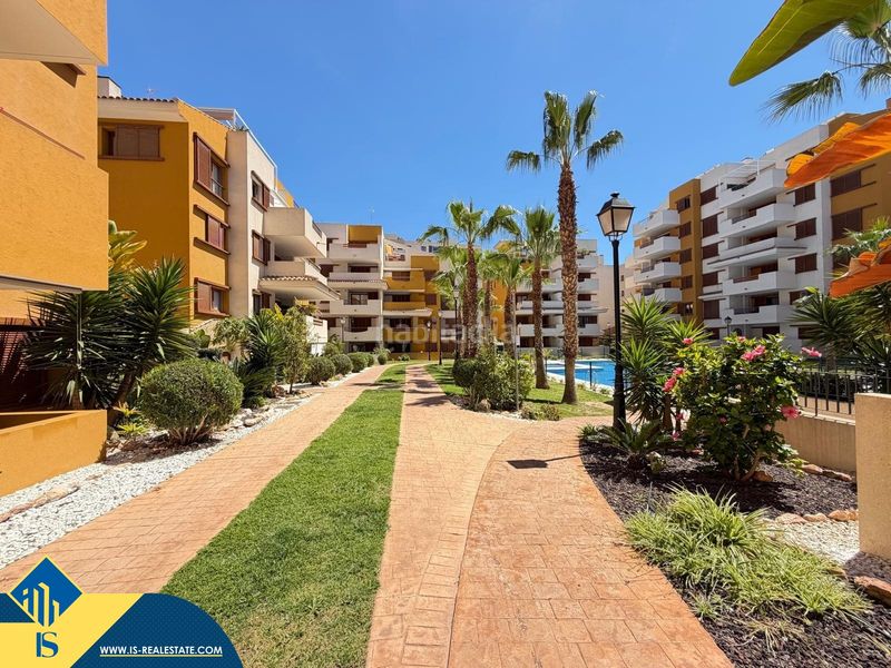 Foto c16d1a68-2121-45c5-b338-e6d583104e5f. Àtic amb aparcament piscina a Punta Prima Torrevieja