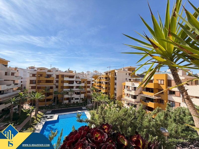 Foto e0a126fb-a969-4ee8-8be4-e43eeb4c5e8f. Àtic amb aparcament piscina a Punta Prima Torrevieja