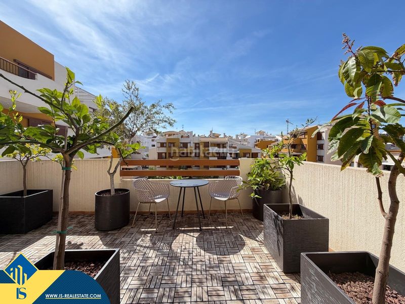 Foto e771c9f1-ca6e-497d-af6d-e838fe86df44. Àtic amb aparcament piscina a Punta Prima Torrevieja