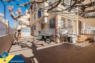 Haus in Los Europeos. Bungalow con terraza, en la provincia de alicante, en la localid