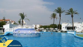 Duplex à Zona Carrefour - Urbanizaciones. Apartamento dúplex con piscina comunitaria, en la provincia de a