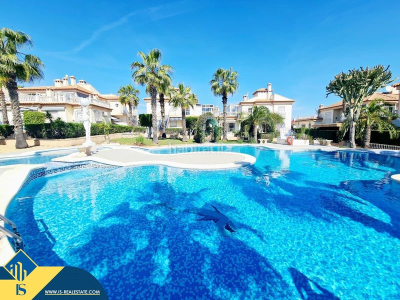Foto a08ea765-fe15-4807-b06c-7e0c95dadb4d. Pis amb aparcament piscina a Los Balcones-Los Altos Torrevieja