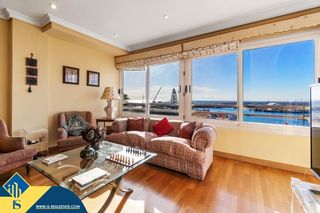 Pis a Centro - Muelle Pesquero. Apartamento con terraza, en la provincia de alicante, en la ciud