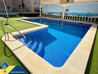Flat in Avenida Habaneras - Curva de Palangre. Apartamento con piscina comunitaria, en la provincia de alicante